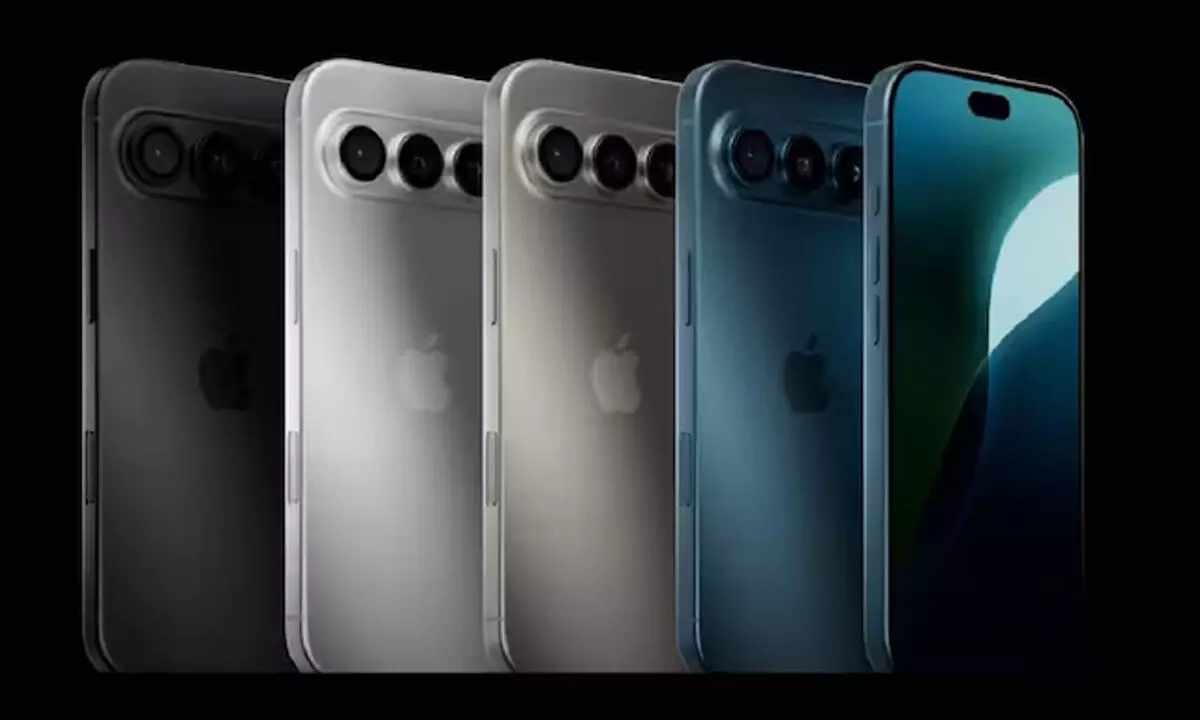 Color options for iPhone Air 2025 displayed side by side: space black, cloud white, light gold, and sky blue.